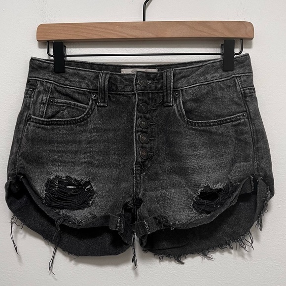 WE THE FREE Button Fly Distressed Black Denim Jean Shorts Size 24 - Picture 9 of 9